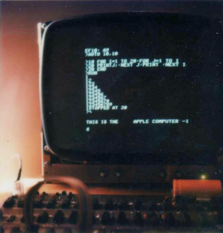 Illustration for article titled These Polaroids Might Be the Oldest Pictures of an Apple Computer